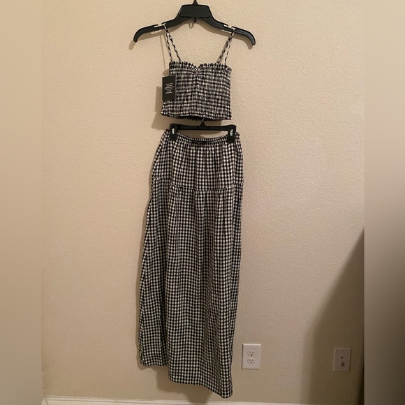 Reformation Cole Two Piece April Check - Picture 4 of 6